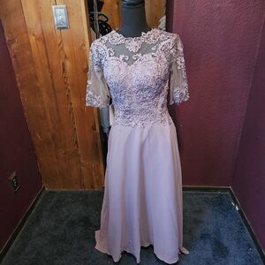 Witness of Love Elegant Lace Appliqué Long Sleeve Evening Gown in Lavender